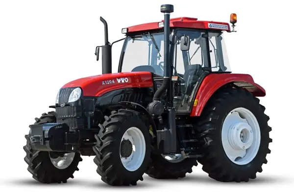 Opremljen je mehaničkom transmisijom sa dvostepenom, frikcionom spojnicom (LUK) i 24 brzine napred i 8 nazad.