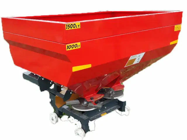 Rasipač CARETA sa dva diska se koristi za rasipanje svih vrsta veštačkih đubriva.