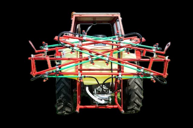 Model pogodan za manje i srednje poljoprivredne površine bez većih zahteva. Prednosti su mala težina i laka upravljivost.