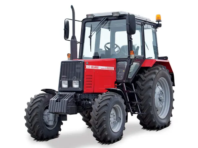 D-245.5; pruža snagu od 66 kW (90 KS), što garantuje snažno i efikasno izvođenje radova. Ovaj četvorocilindrični motor obezbeđuje pouzdanost i performanse u različitim uslovima rada.