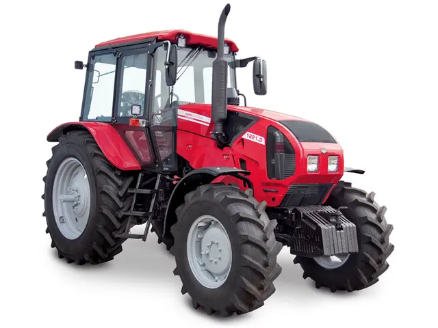 Sa radnom zapreminom od 7,12 litara i šest cilindara, ovaj motor pruža snažan i pouzdan rad u različitim uslovima.