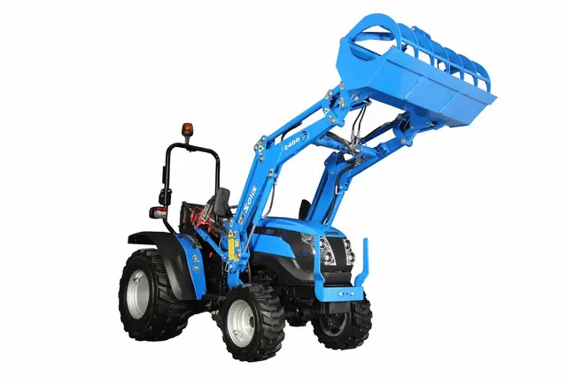 Sa četvorostrukim pogonom na sva četiri točka, omogućava se izuzetna trakcija i pokretljivost u različitim terenskim uslovima